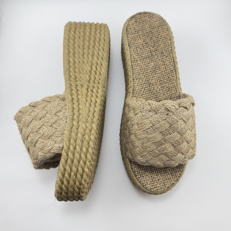 صندل زنانه مدل کنفی لژدار