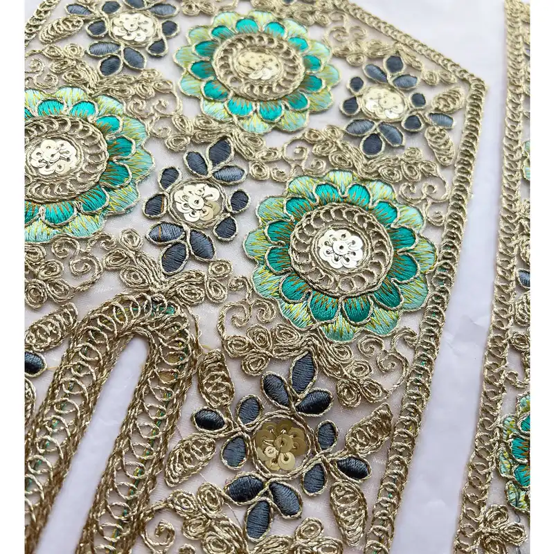 یراق مدل یقه و آستین آماده طرح گل سیکا کد 2 مجموعه 3 عددی