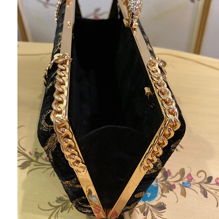 کیف مجلسی زنانه مدل کلاچ سوزندوزی
