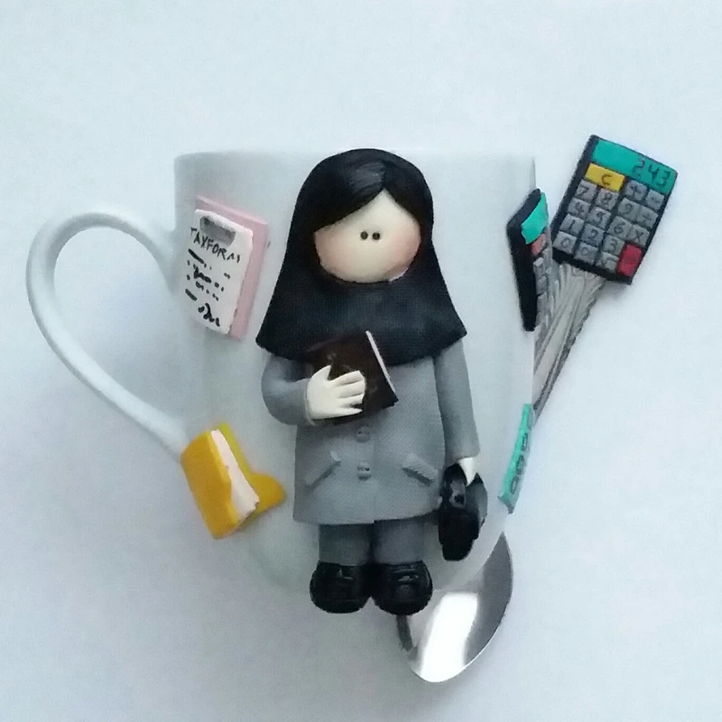 ماگ سرامیکی مدل دختر عروسکی L1970 به همراه قاشق