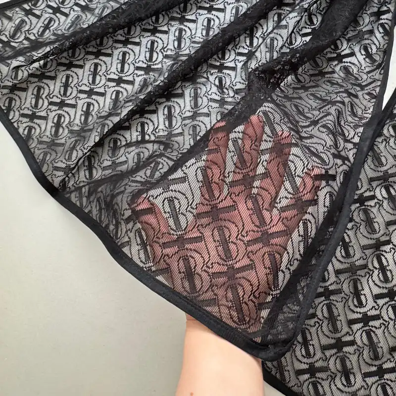 شال زنانه مدل توری دور نوار دوزی تابستانی کد 2