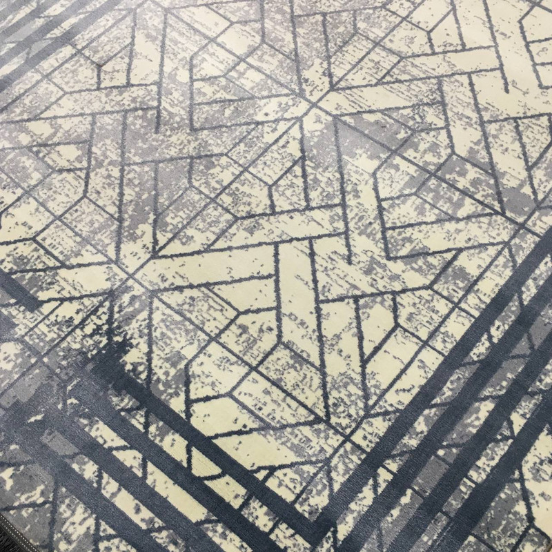 فرش ماشینی 440 شانه دنیای فرش زمینه و حاشیه سیلور مدل فانتزی کد 557