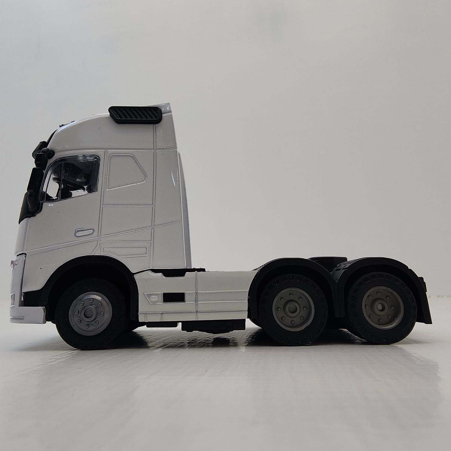 ماشین بازی ناب سل مدل 10 چرخ VOLVO FH طرح دو محور -  - 11