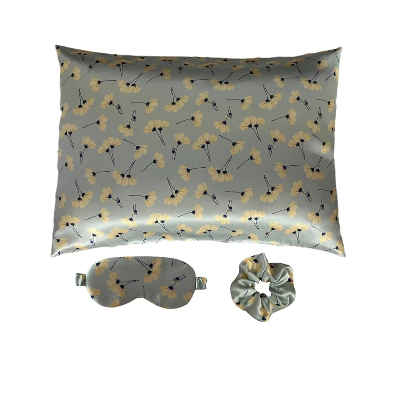 رو بالشی مدل ساتن ابریشم طرح گل شقایق به همراه کش مو و چشم بند