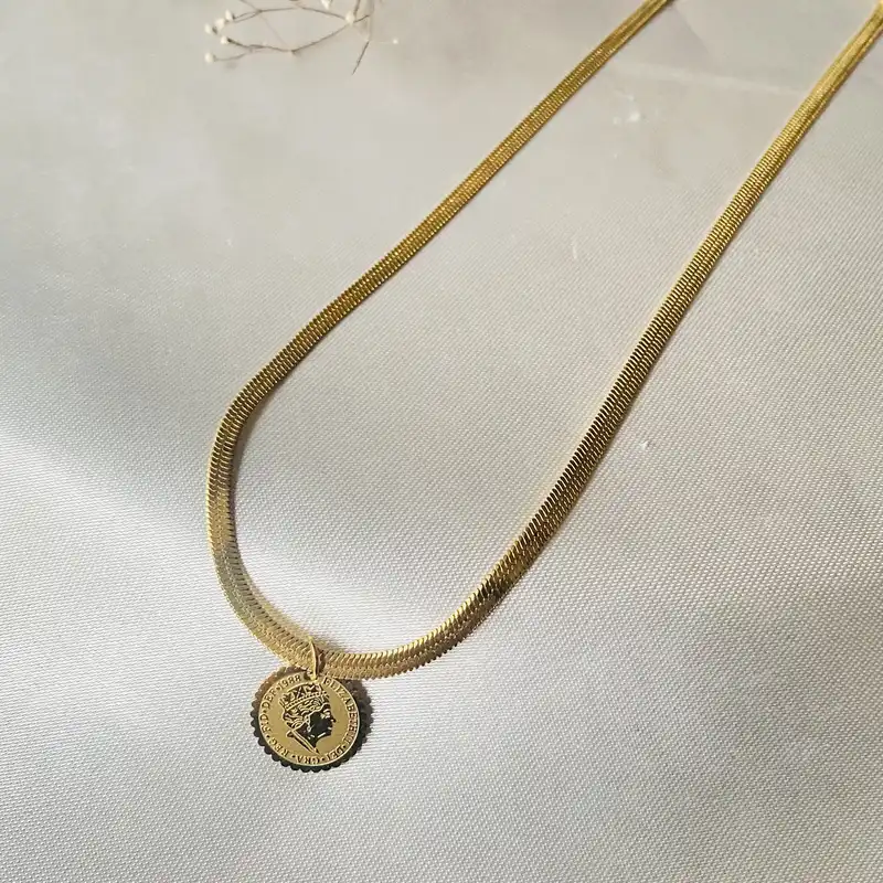 گردنبند زنانه استینلس استیل مدل سکه الیزابت ماری