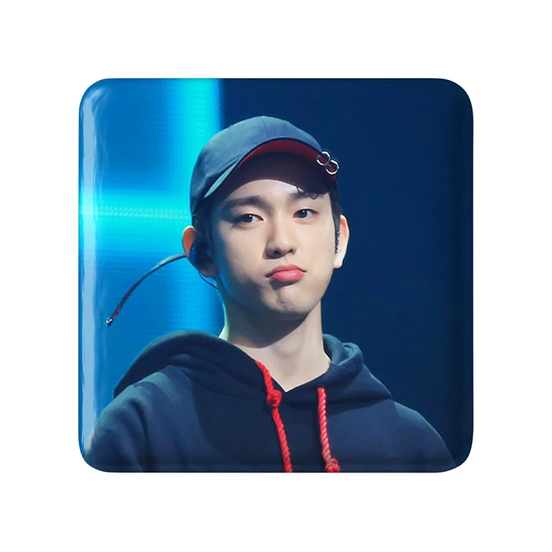 مگنت خندالو طرح جین یونگ گروه گات سون GOT7  مدل مربعی کد 20985