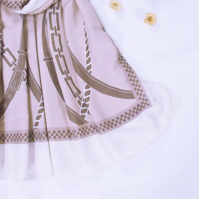 شال زنانه مدل نخی کج راه پاییزه با طرح زنجیر کد ana-2739-1