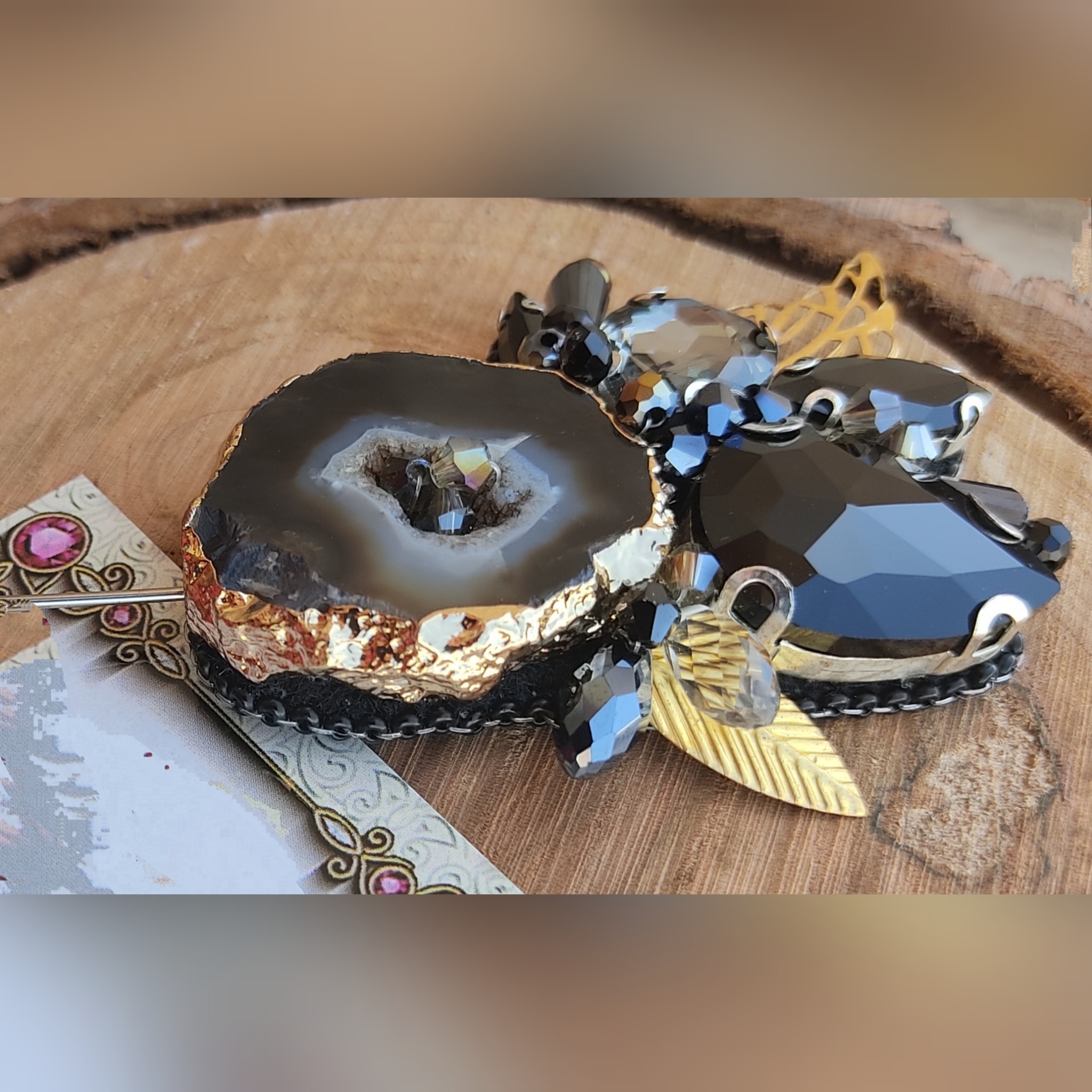 سنجاق سینه زنانه مدل ژئود لبنانی سنجاق سینه زنانه مدل ژئود لبنانی