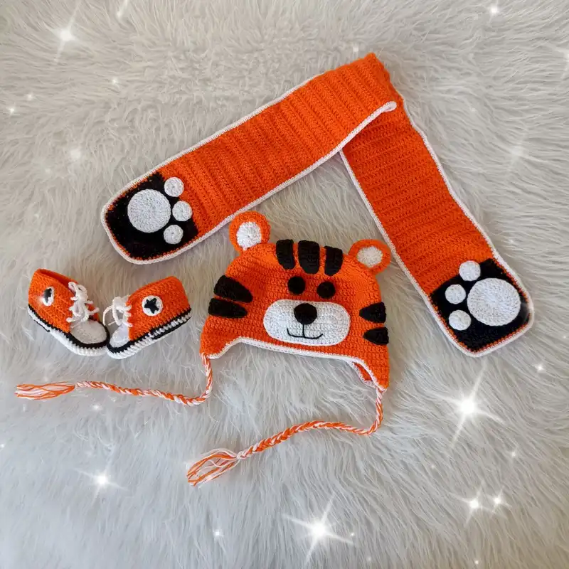 ست کلاه و شال گردن و پاپوش بافتنی نوزاد مدل ببری کد 30416