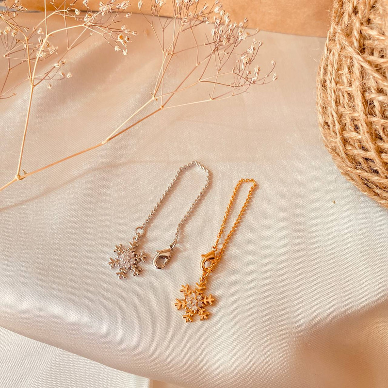 آویز ساعت زنانه وای اس ایکس مدل دانه برف