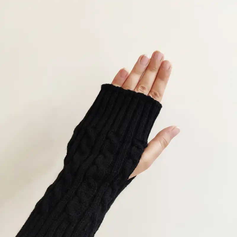 دستکش بافتنی زنانه مدل انگشتی رنگ مشکی