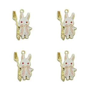 آویز گردنبند دخترانه مدل خرگوش چنگال به دست کد 218 بسته 4 عددی