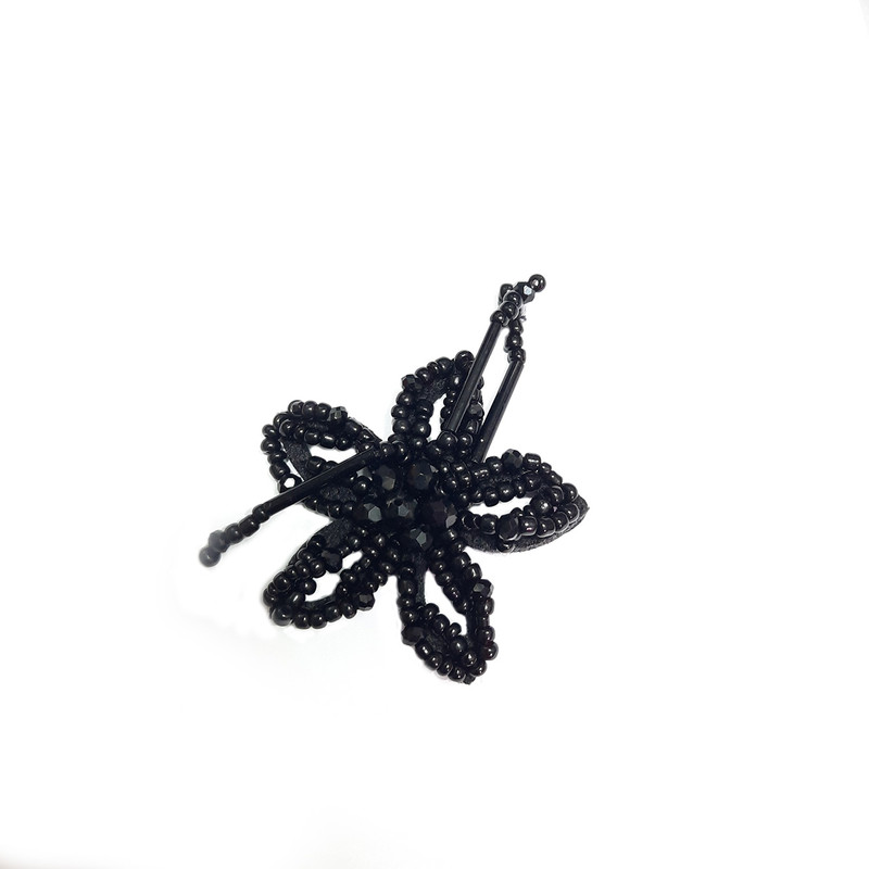 گل سینه زنانه مدل fd طرح شبدر