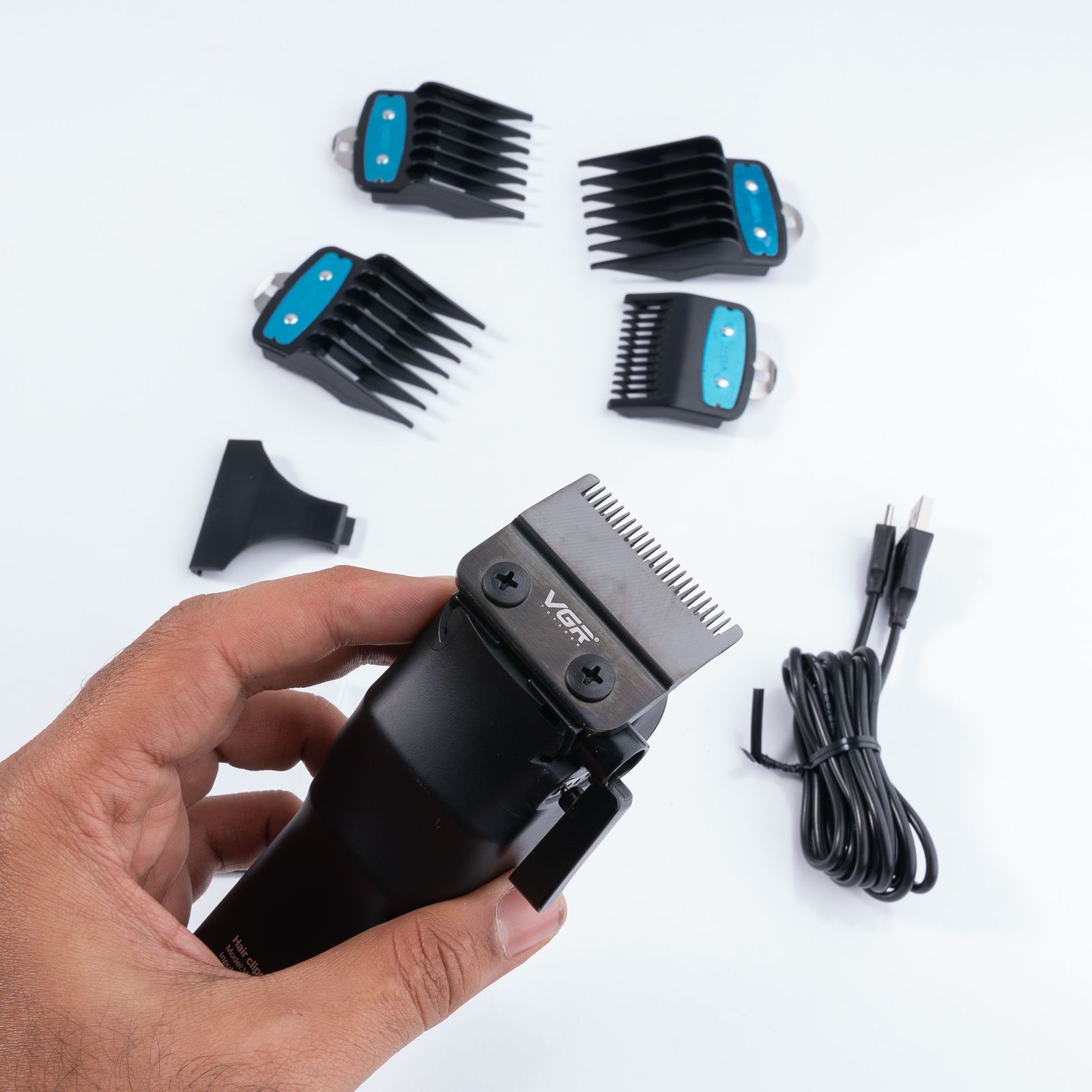 ماشین اصلاح موی سر صورت و بدن وی جی ار مدل V-138 -  - 11
