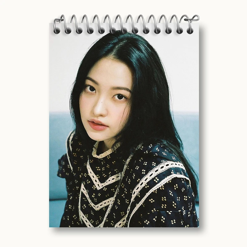 دفتر یادداشت 50 برگ خندالو مدل یری گروه رد ولوت Red Velvet کد 19594