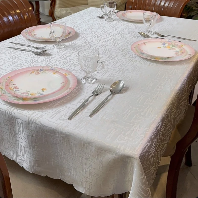 رومیزی رزین تاژ مدل گرد سایز 150x150 سانتی‌متر