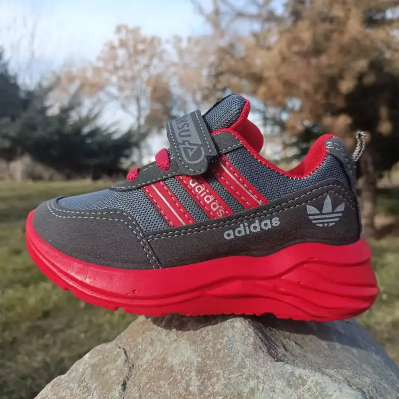 کفش مخصوص پیاده روی بچگانه مدل آیسو رنگ قرمز