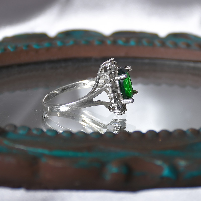 انگشتر نقره زنانه  نقره جات لطفی مدل زمرد کد ANSH09