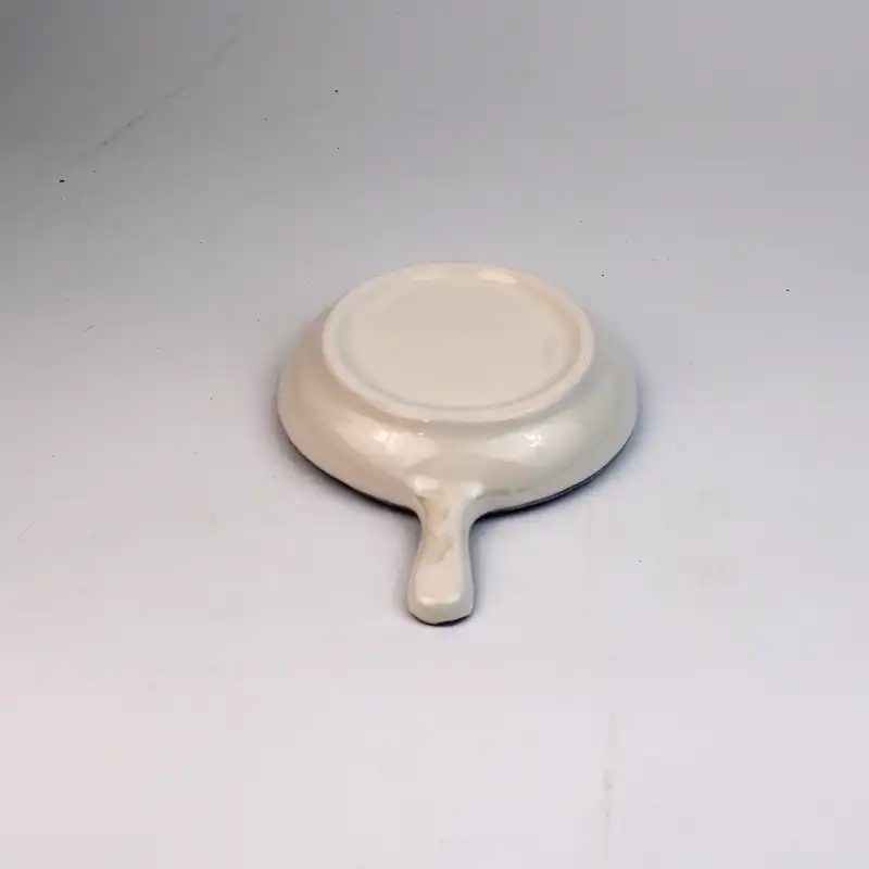 ظرف سرامیکی مدل دسته دار طرح فرفری