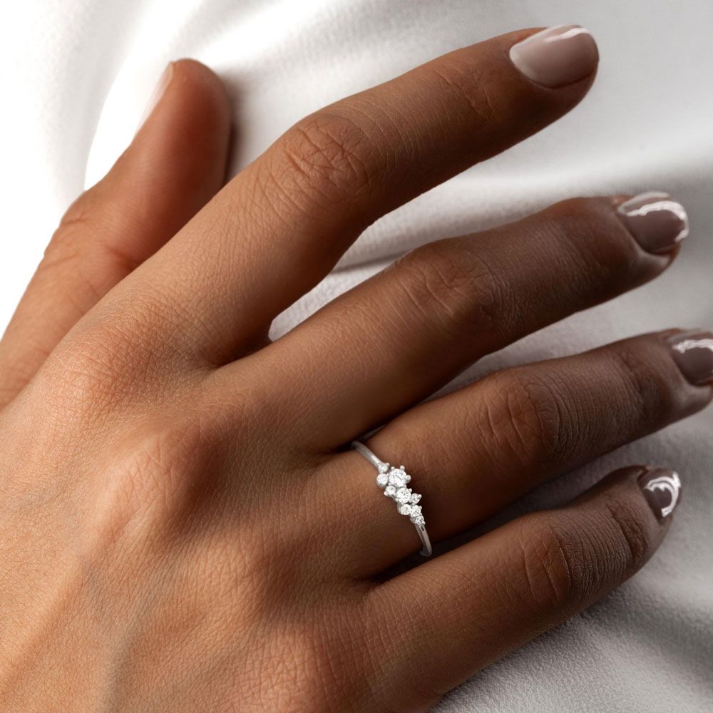 انگشتر طلا 18 عیار زنانه ماوی گالری مدل نگین خوشه ای - - 4