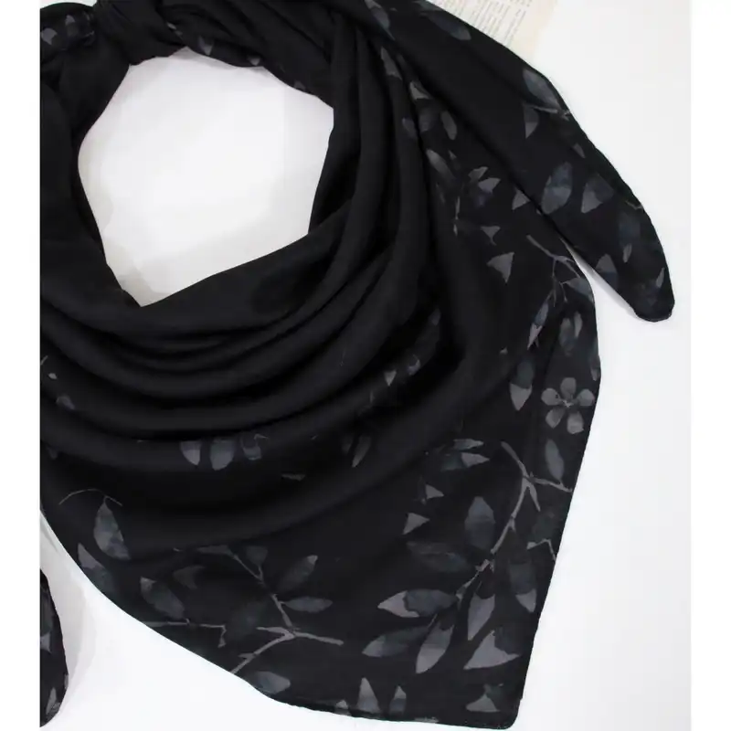 روسری زنانه مدل نخی ساده اربعین قواره 140 کد a-2650