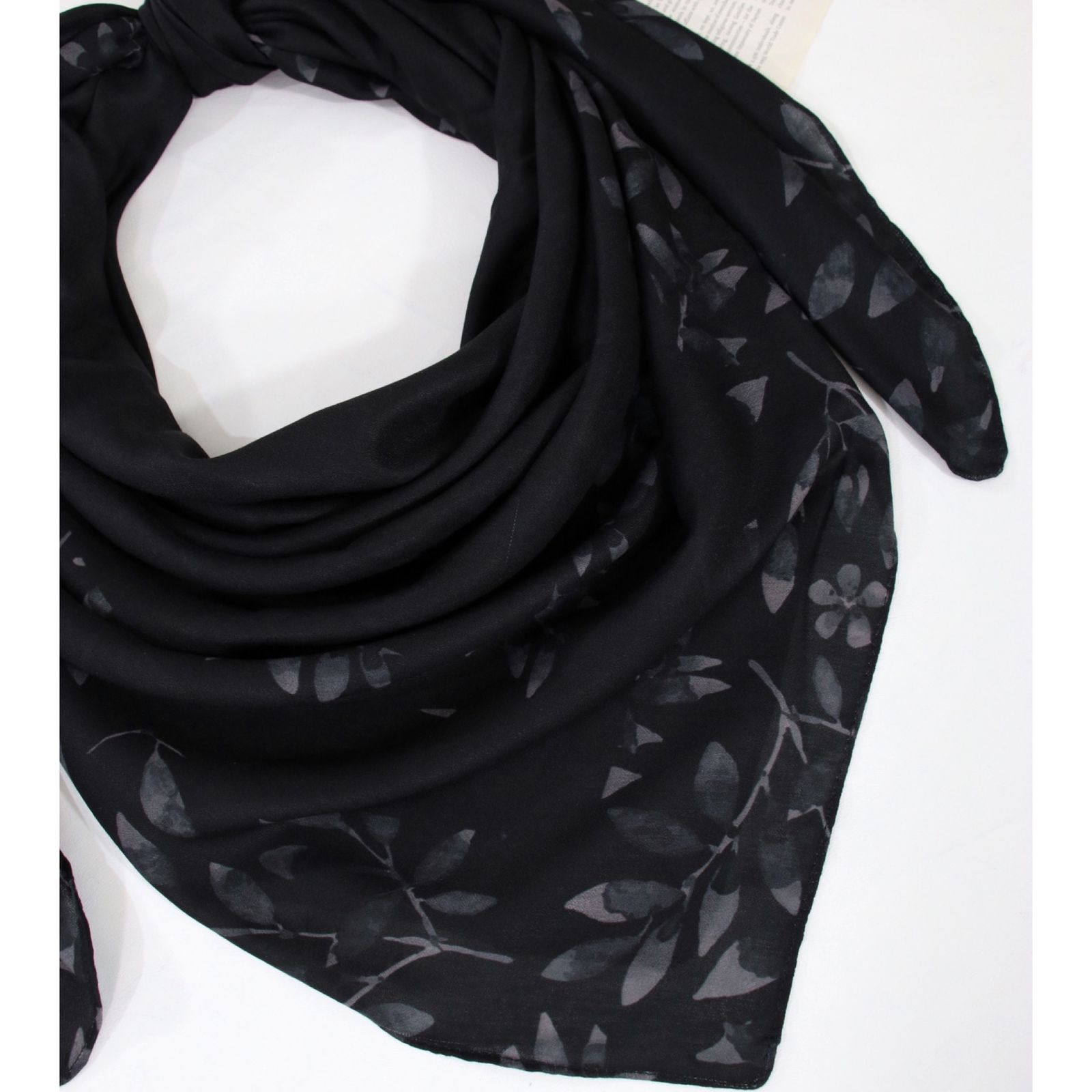 روسری زنانه مدل نخی ساده اربعین قواره 140 کد a-2650 - - 3