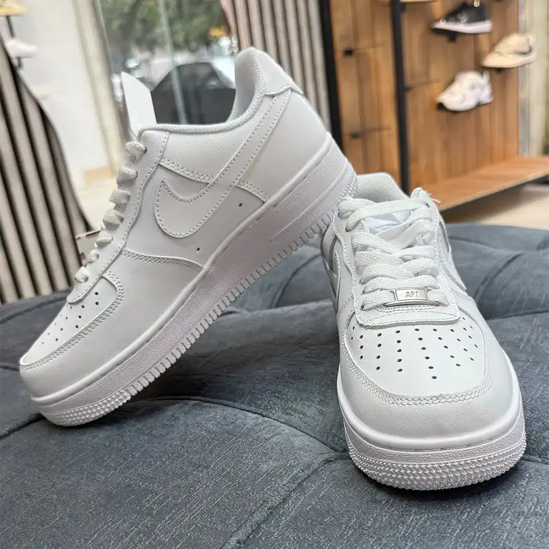 کفش پیاده روی زنانه مدل ایرفورس وان رنگ سفید