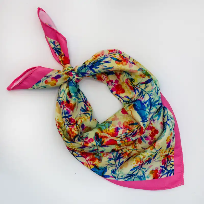 دستمال سر و گردن زنانه مدل گل کد ۱۰۶