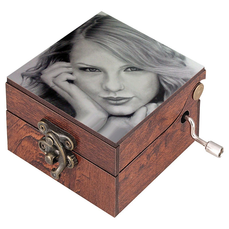 جعبه موزیکال مدل هندلی طرح پرتره دختر کد 1064
