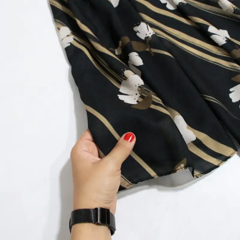 شال زنانه مدل نخی تابستانه خنک با طرح گل گلی کد ana-7086