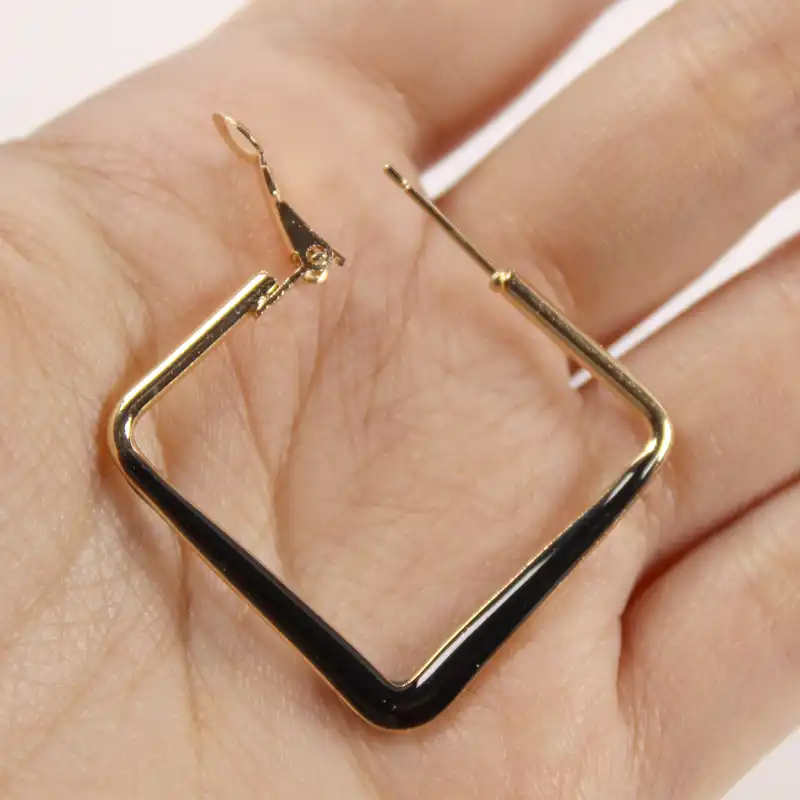 گوشواره زنانه مدل حلقه ای مربع کد 02