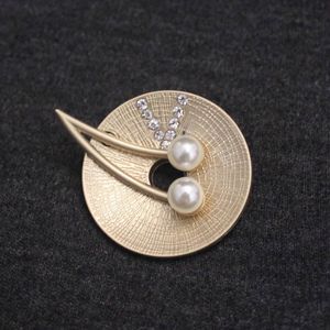 نقد و بررسی گل سینه زنانه کد Ki 3922 09 توسط خریداران