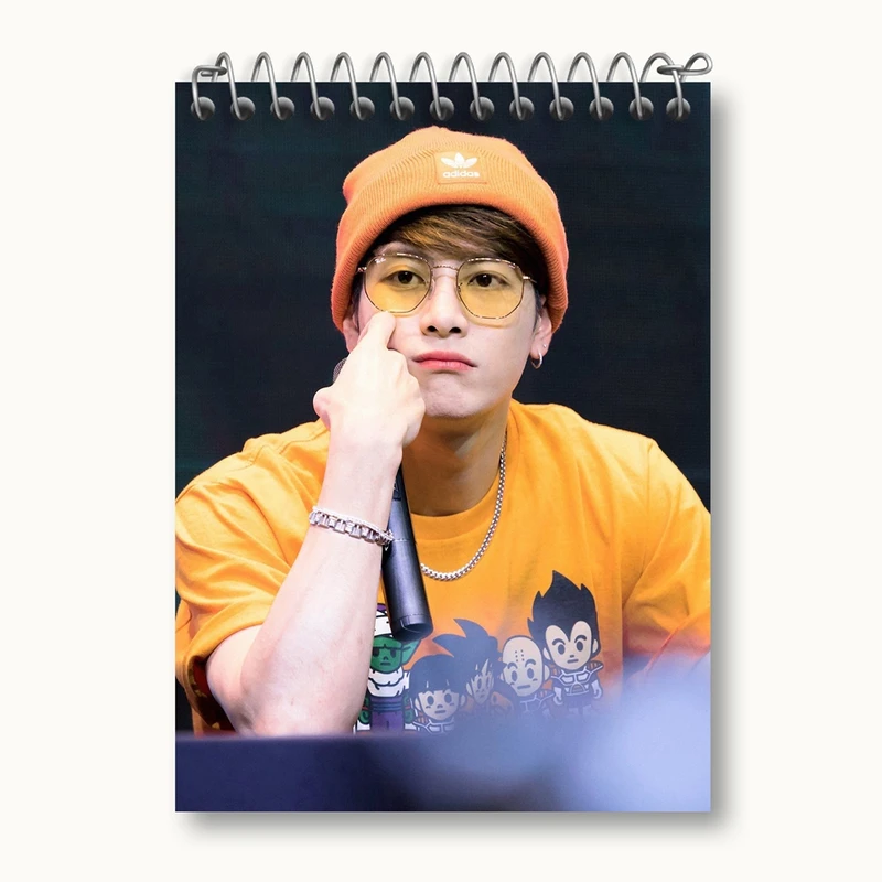 دفتر یادداشت 50 برگ خندالو مدل جکسون وانگ گروه گات سون GOT7 کد 11660