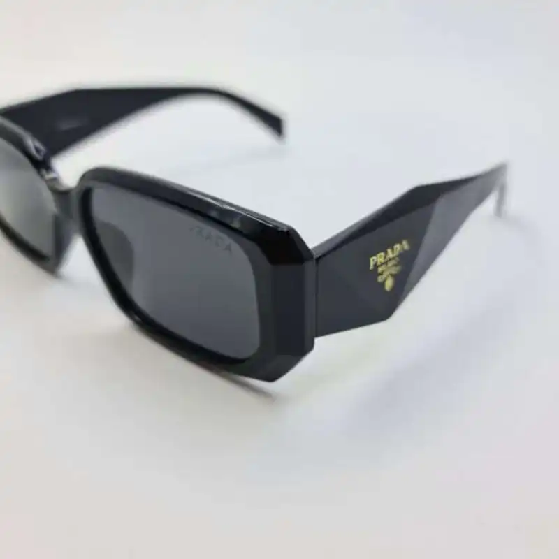 عینک آفتابی  مدل دسته سه بعدی