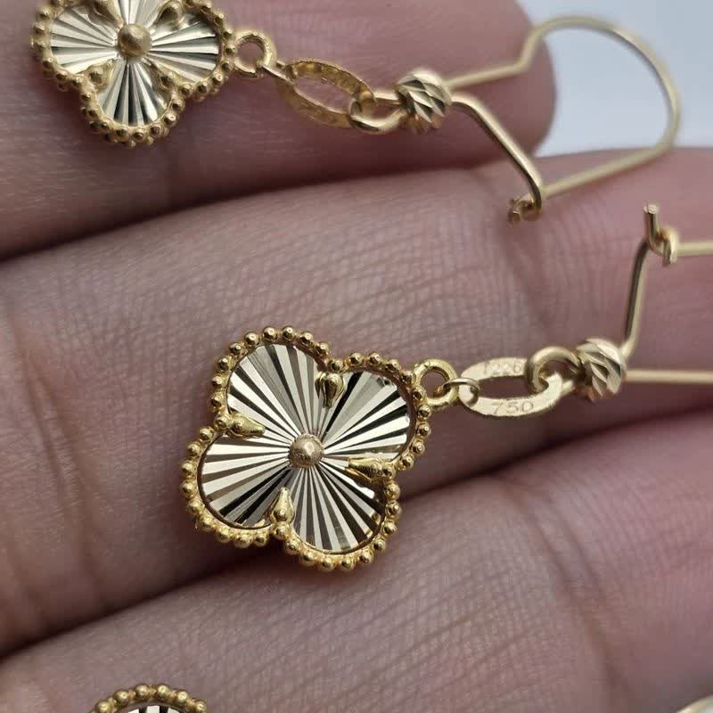 گوشواره عصایی طلا 18 عیار زنانه با طرح ونکلیف آرپلز طلای کامک مدل گل - 4