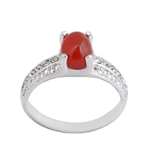 انگشتر نقره زنانه بازرگانی میلادی مدل عقیق سرخ رکاب مدرن نگین برلیان اتمی کد AW_613