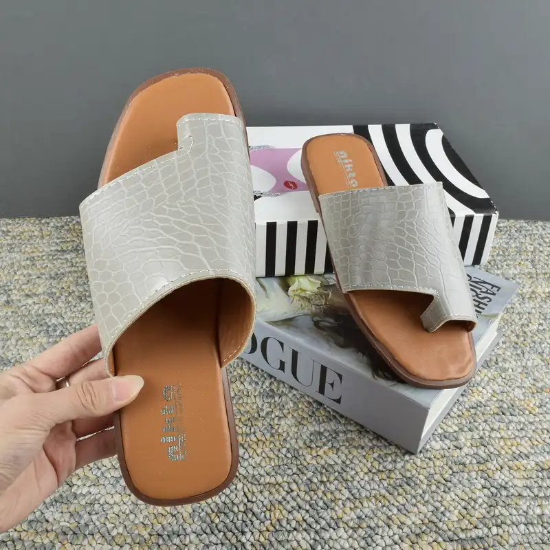 دمپایی لاانگشتی زنانه نیکتا مدل پوست ماری GRY.2866