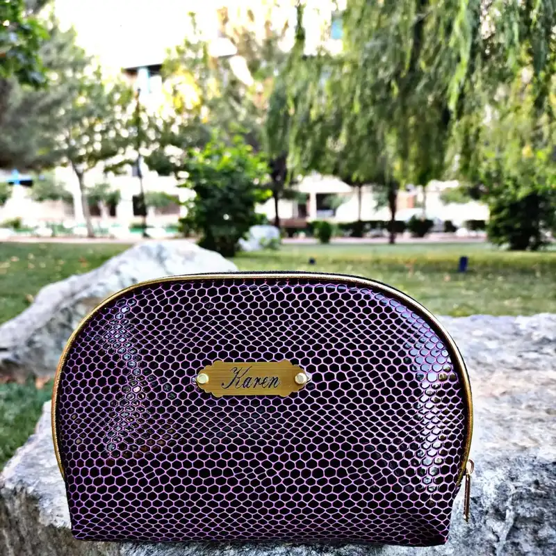 کیف لوازم آرایش زنانه مدل نیمگرد ورنی