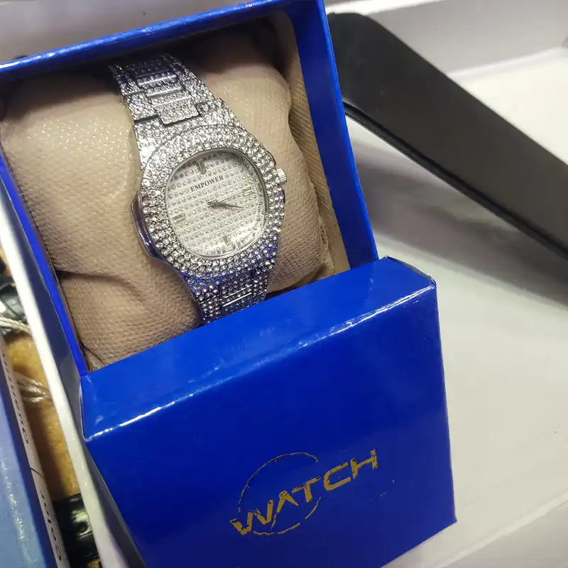 ساعت مچی عقربه ای زنانه مدل فول نگین کد 06