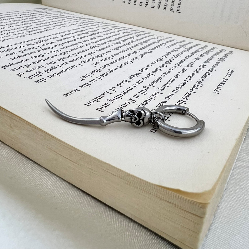 پیرسینگ گوش زنانه مدل جمجمه کد P4545