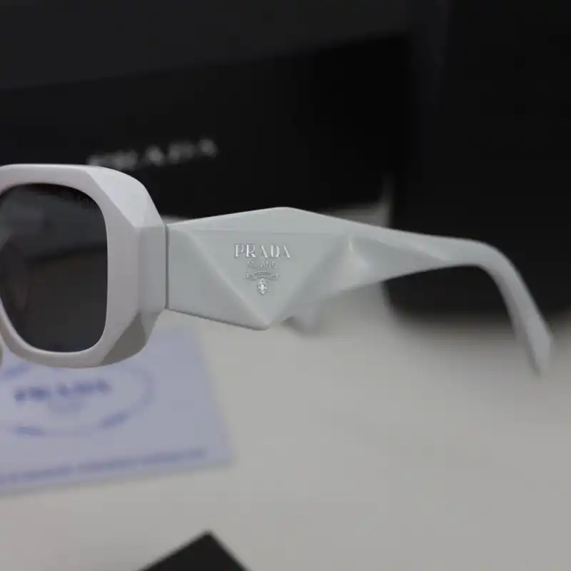 عینک آفتابی زنانه  مدل Spr 17W