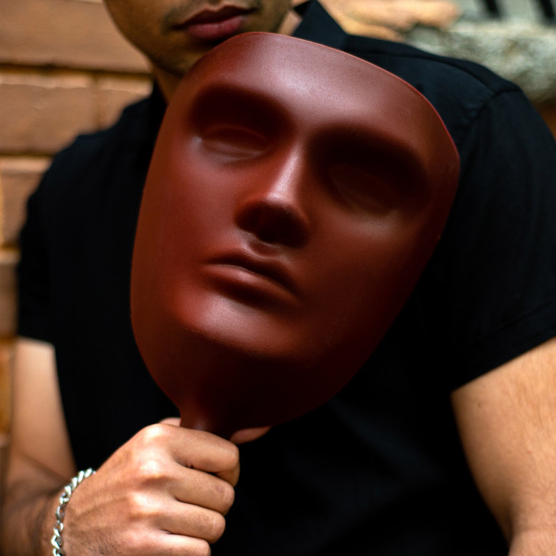 ماسک ایفای نقش مدل مافیا به همراه نشان تایید و عدم تایید