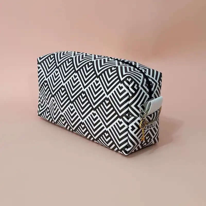 کیف لوازم آرایش زنانه مکعبی طرح هاشوری مدل PK-012