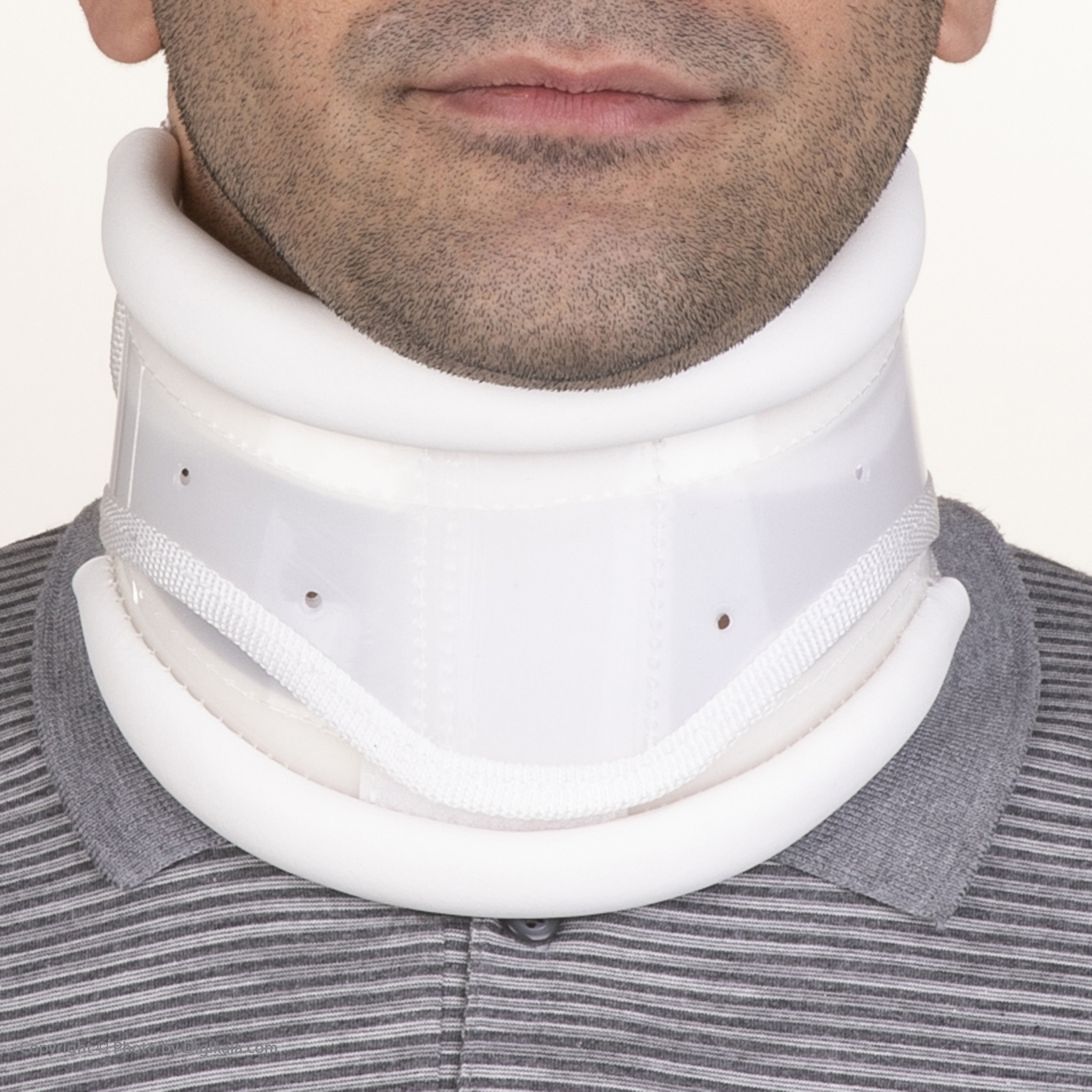 گردن بند طبی کیورد کد 13010203