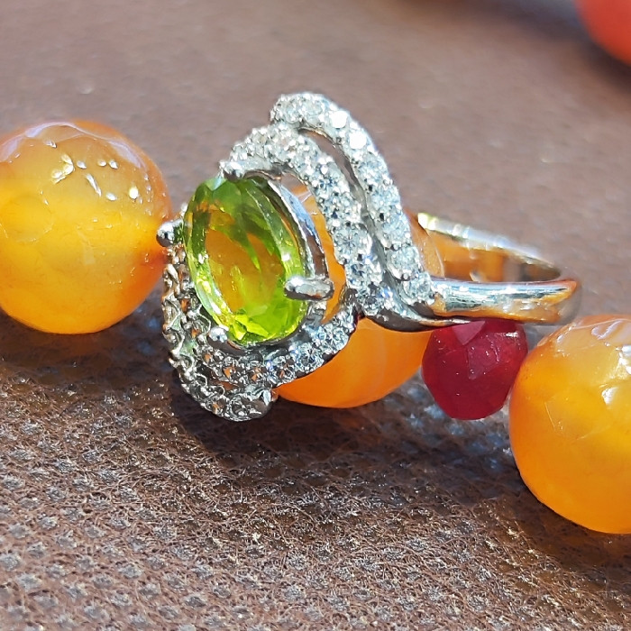 انگشتر نقره زنانه مدل سنگ زبرجد آفریقایی کد 4003 انگشتر نقره زنانه مدل سنگ زبرجد آفریقایی کد 4003