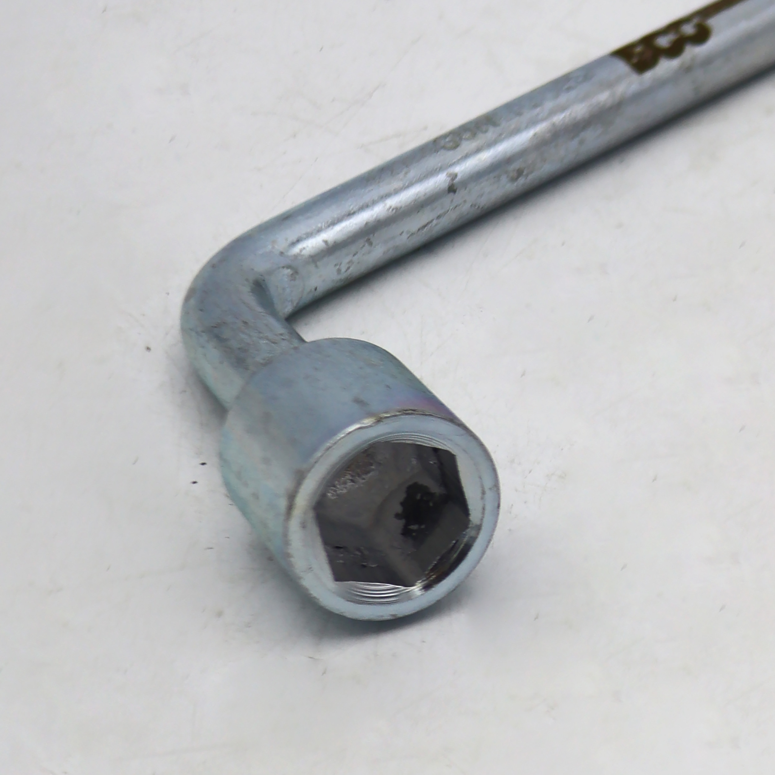 آچار خودرو و چرخ مدل داگ کد YP-28CM سایز 19 میلیمتر