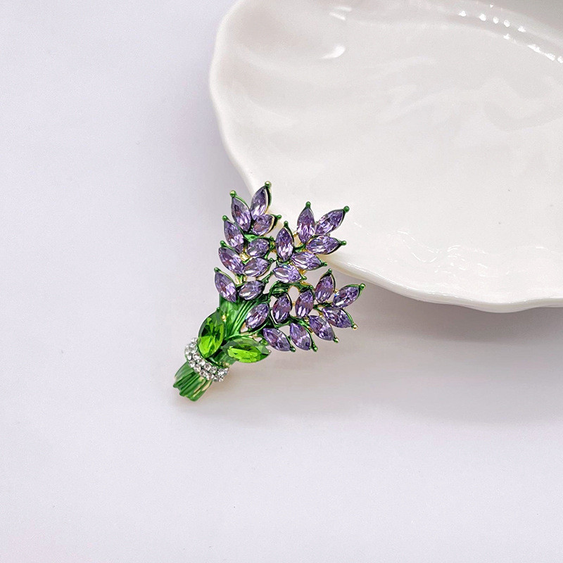 گل سینه زنانه مدل Lavender