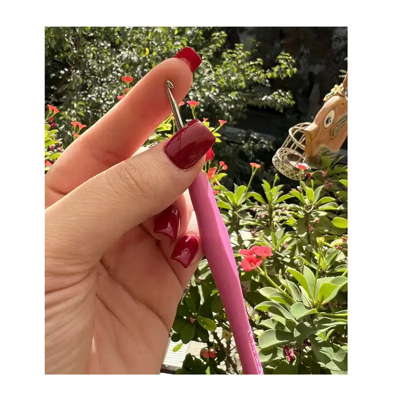 قلاب بافتنی مدل ZHL-2.25 به همراه سنجاق نشانه گذار بافتنی و سوزن دوخت کاموا مجموعه 4 عددی