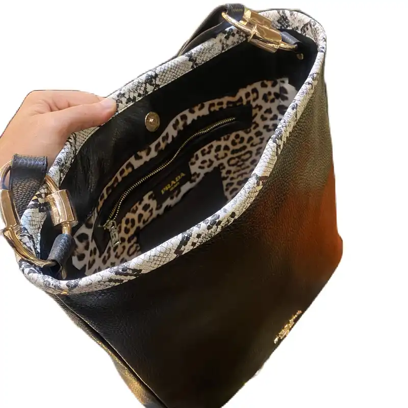 کیف دوشی زنانه مدل ماری