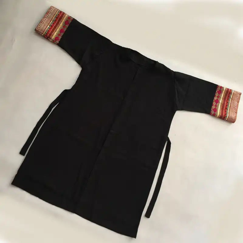 مانتو زنانه مدل بابوس و آستین سوزندوزی tm-2712 رنگ مشکی